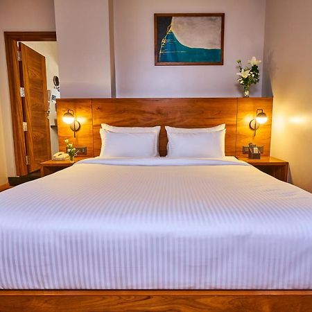 Visthara Hotel Бангалор Екстериор снимка