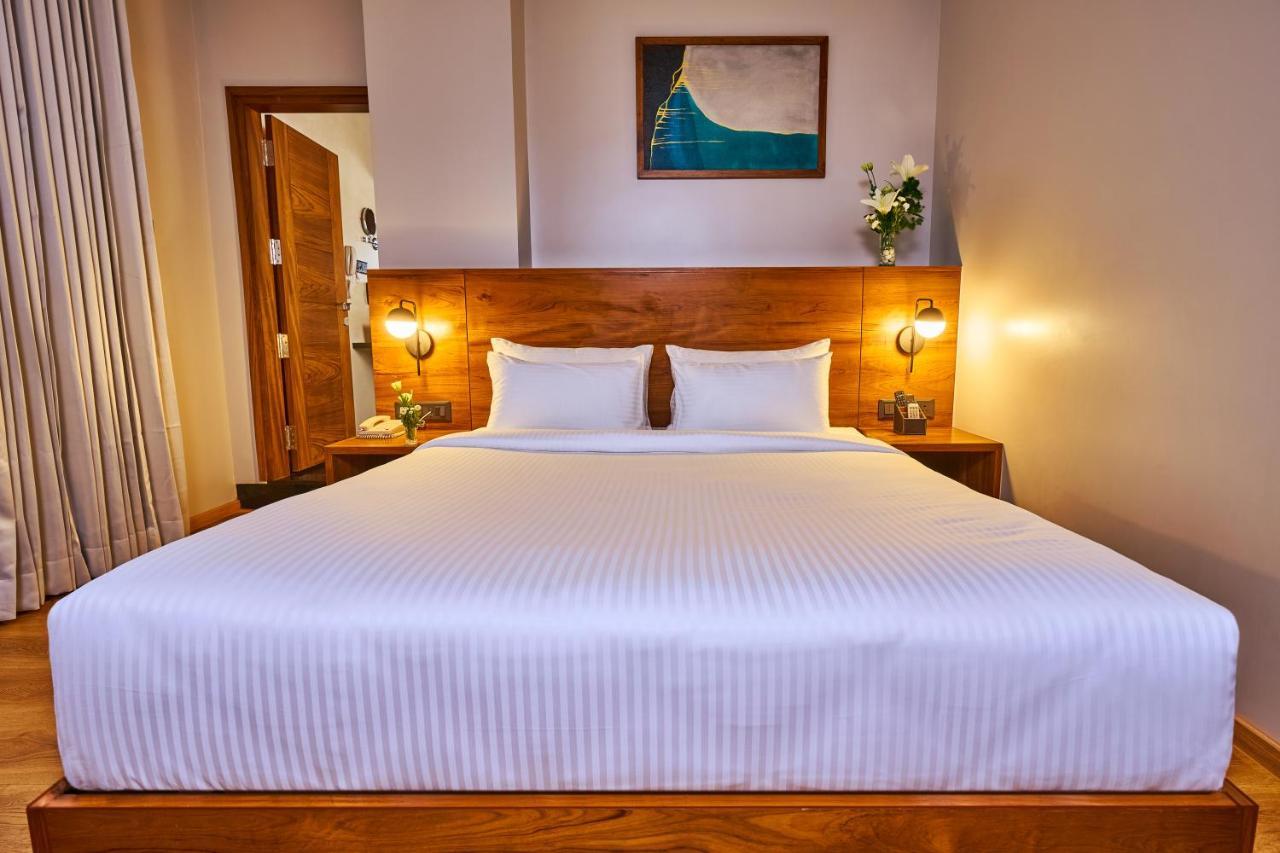 Visthara Hotel Бангалор Екстериор снимка