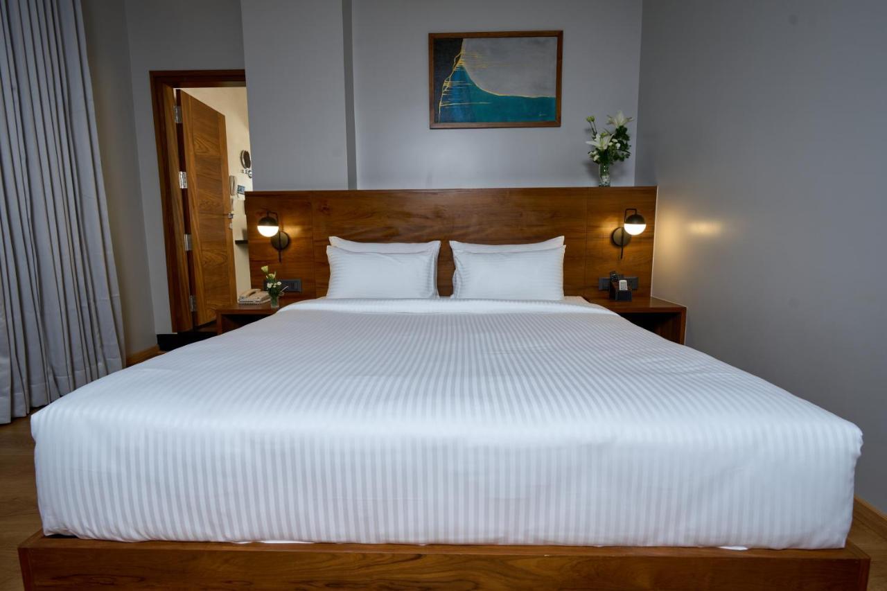 Visthara Hotel Бангалор Екстериор снимка